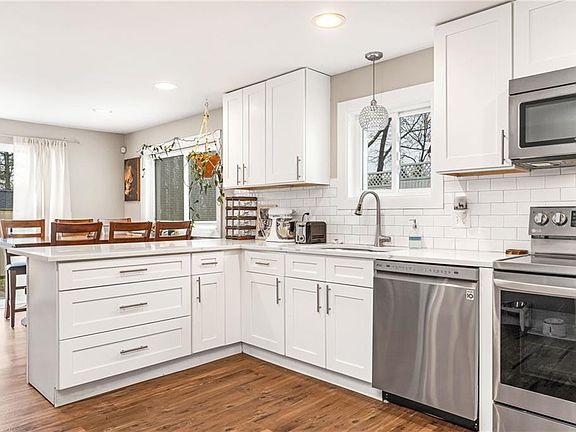3rd image of 100 E Greenwich Ave