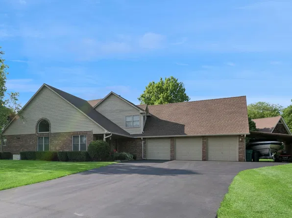 19466 W Aspen Dr, Mundelein, IL 60060