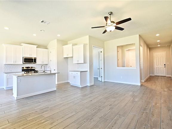 5th image of 877 Whitetail Dr