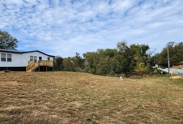 390 Archer Rd — Photo 1