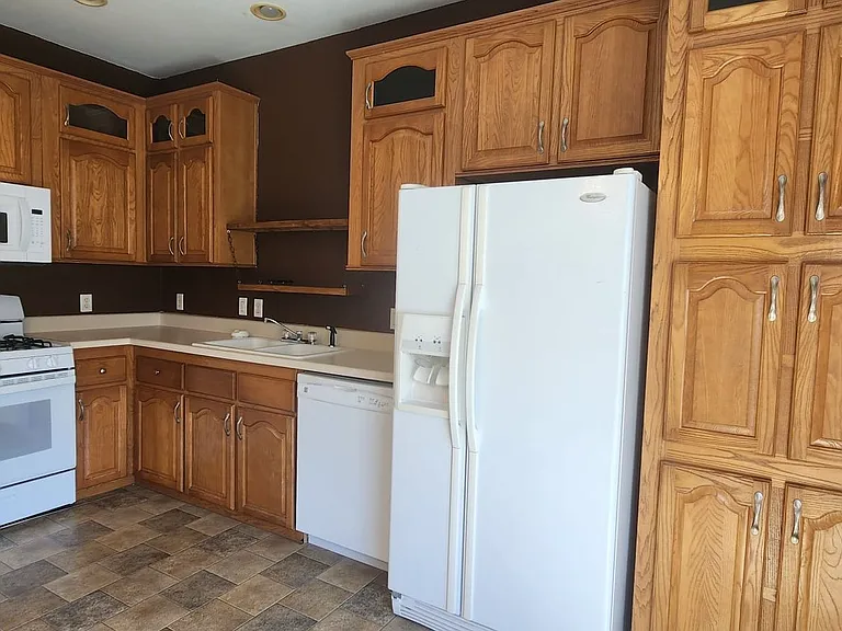2116 Thompson Dr — Photo 22