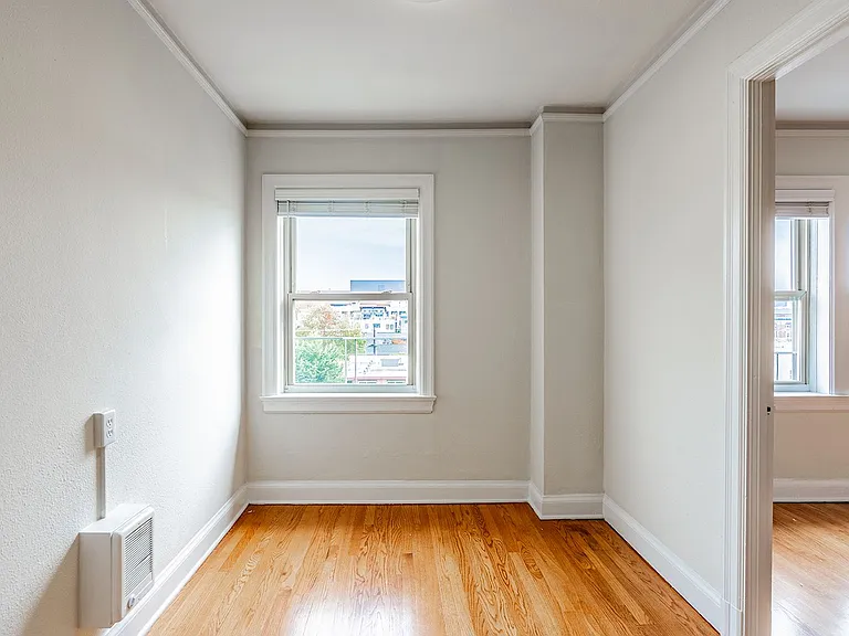 Charbern Apartments — Photo 12