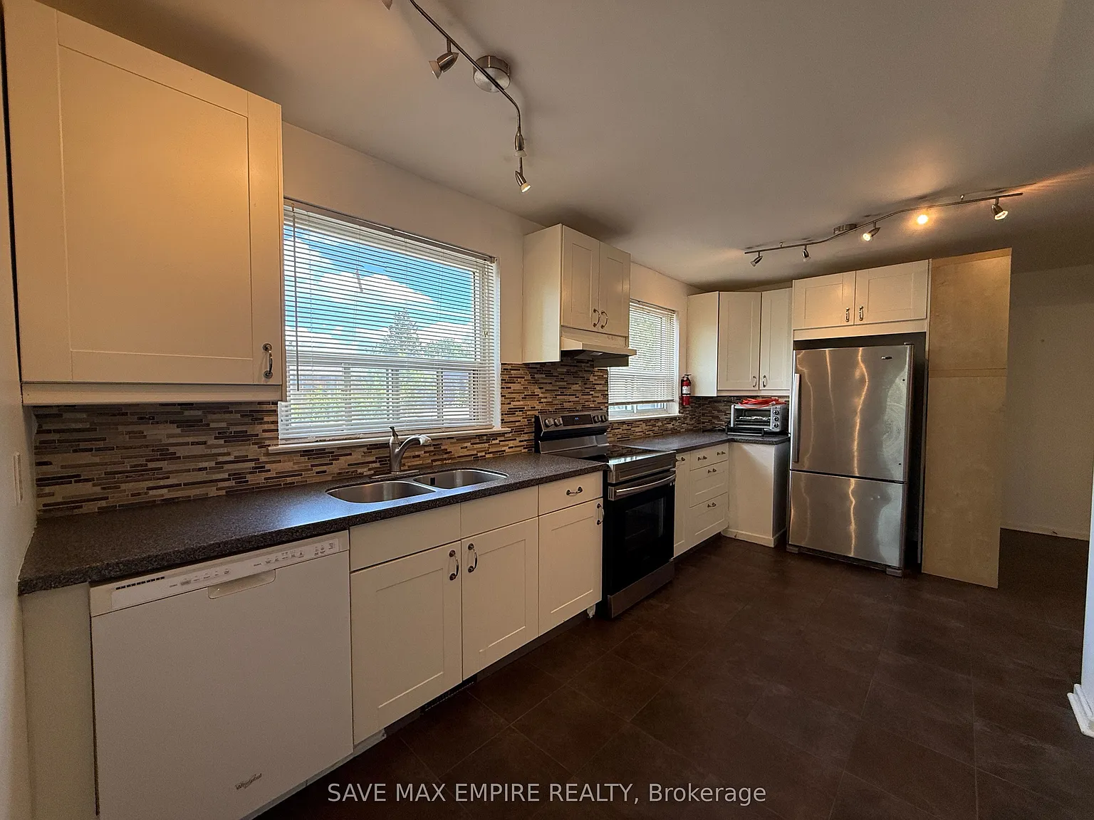 3 bed, $2,900 — Photo 3