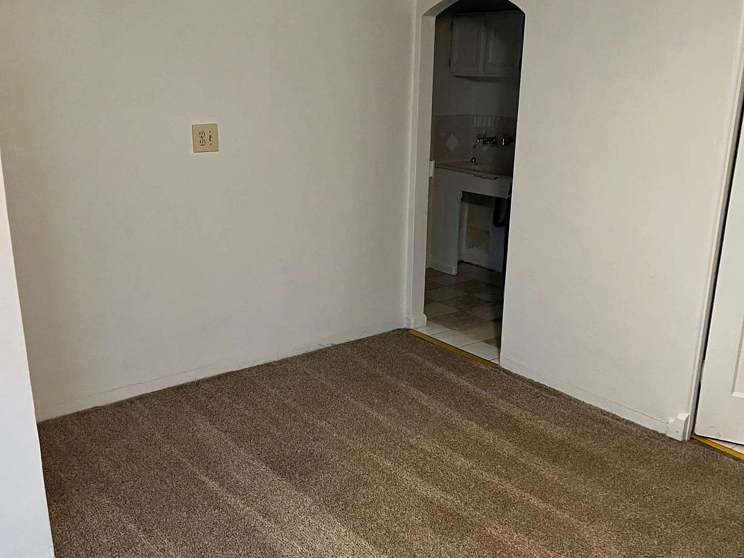 Studio, 400 sqft, $950 — Photo 4
