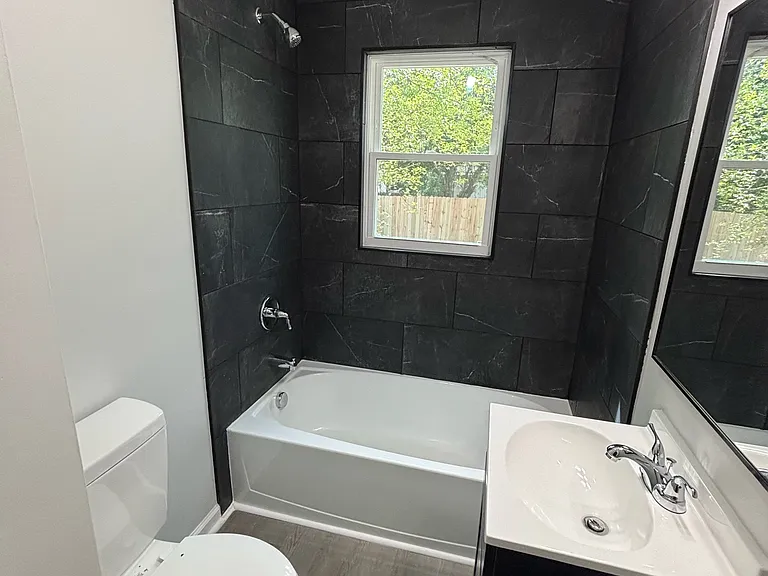 209 Gertrude St #1 — Photo 6