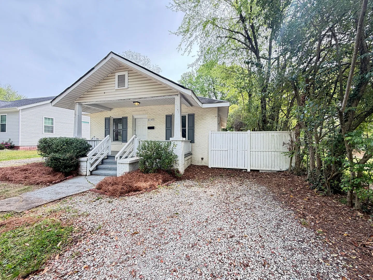 3Bd/2Ba House with nice backyard giving Easy Access to Downtown — Photo 2
