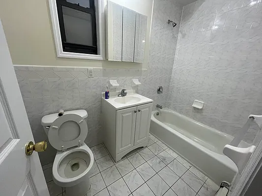 Rented by Metropolis International Realty Inc. | media 9