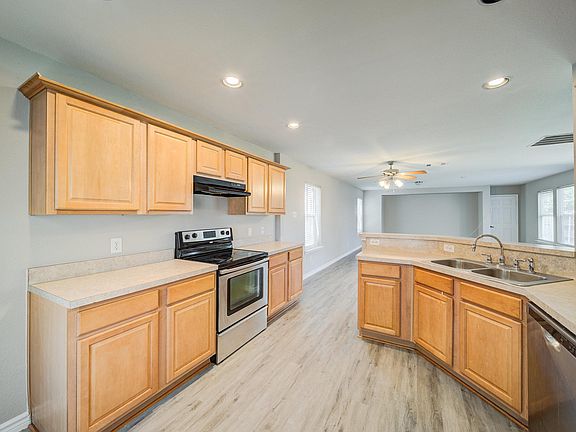 5th image of 6908 Planters Row Dr