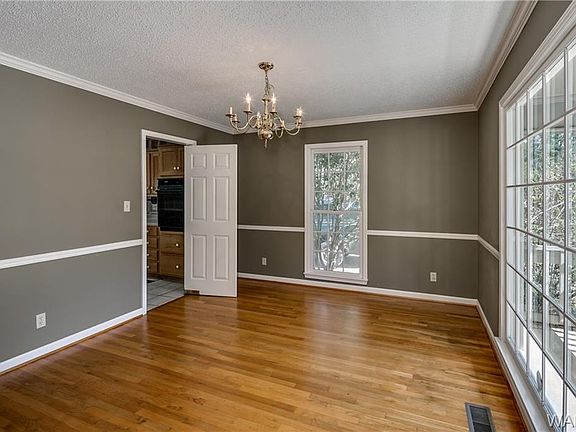 5th image of 12395 Cherokee Dr