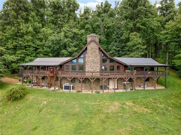 1231 Morning Dew Ln SE, Floyd, VA 24091