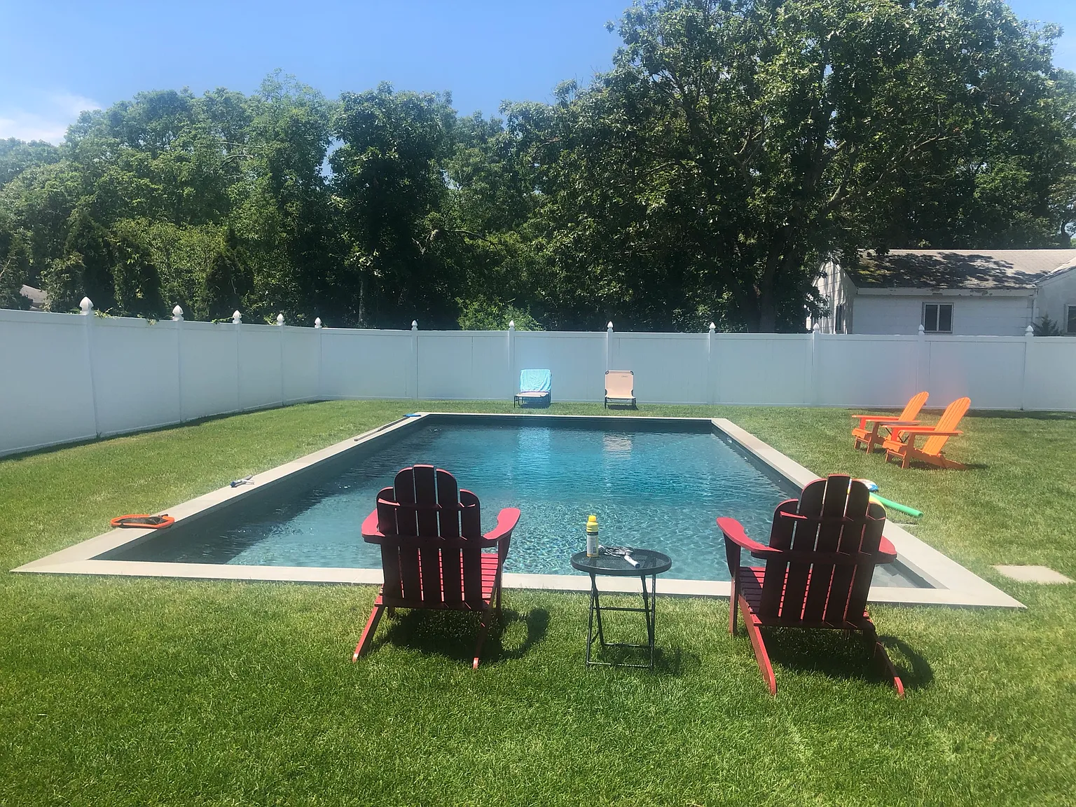 Modern, Chic, Tulip House with a large, heated pool. — Photo 4