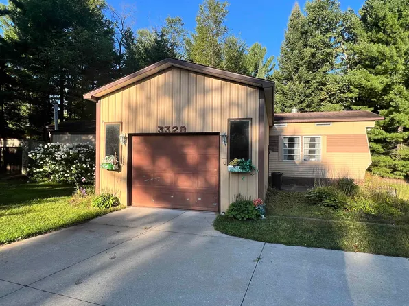 3329 Oakleaf Dr, Harrison, MI 48625