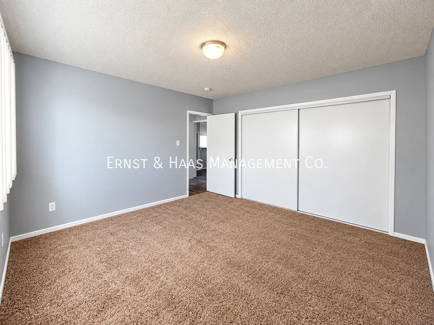 Remodeled Upper Condo in North Long Beach! — Photo 4