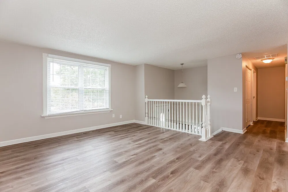 4 bed, 2.0 bath, 1817 sqft, $2,990 — Photo 4