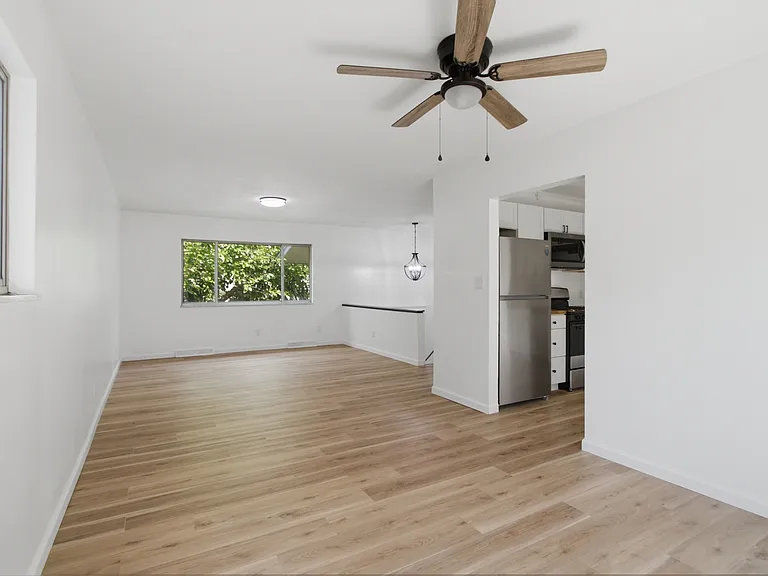 1308 Perry Ave — Photo 9
