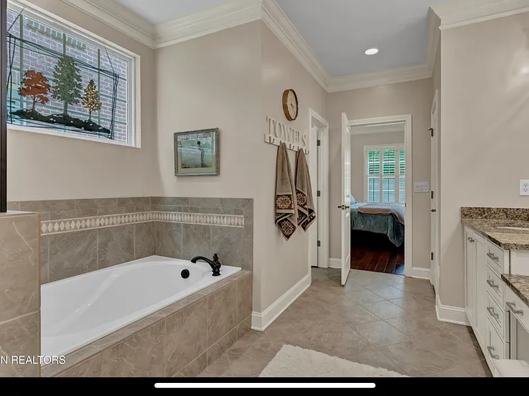 437 Chapel Grove Ln — Photo 16