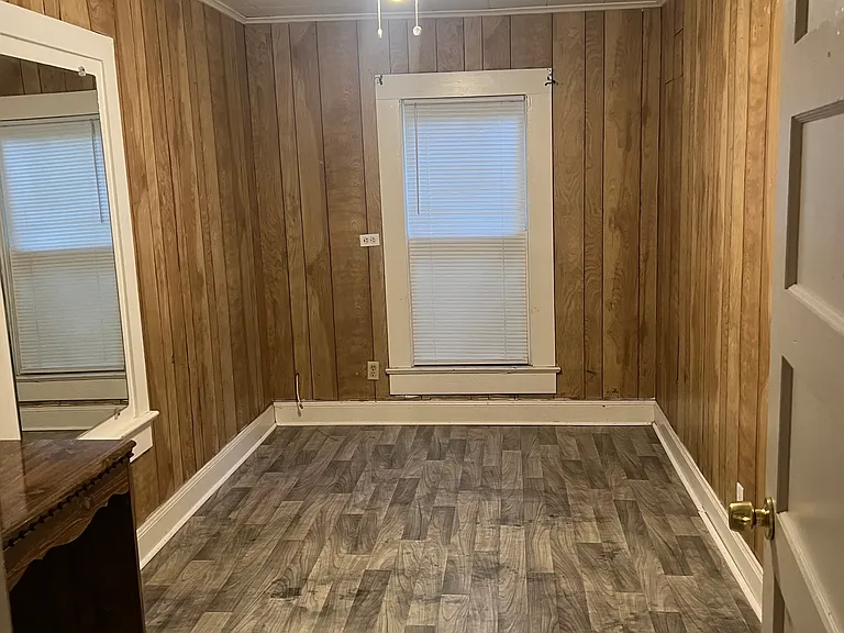 2402 Irving St — Photo 4