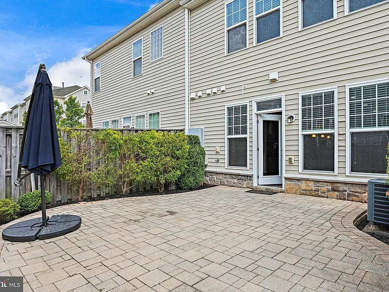 42350 Benfold Sq — Photo 36