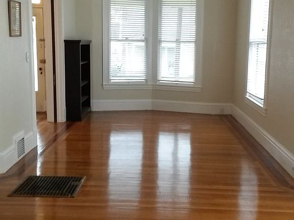 5th image of 27 W Poplar St