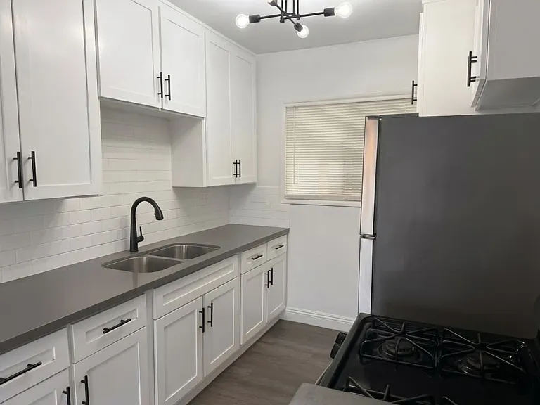 4050 Stevely Ave — Photo 21