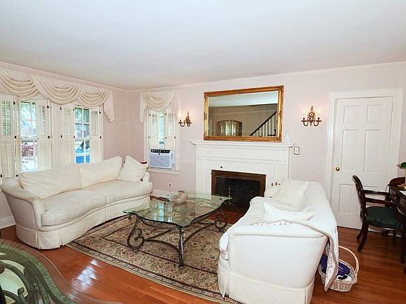 5th image of 14 Gerard Ave E
