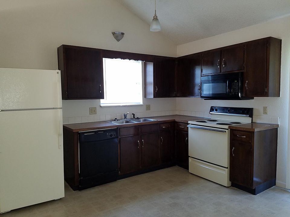 2nd image of 4106 NW Winslow Pl
