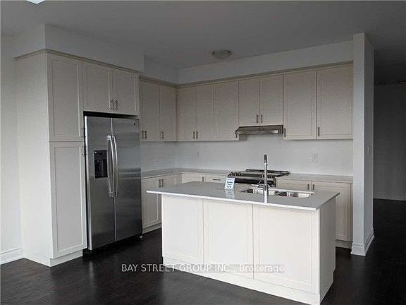 4th image of 32 Holland Vista St