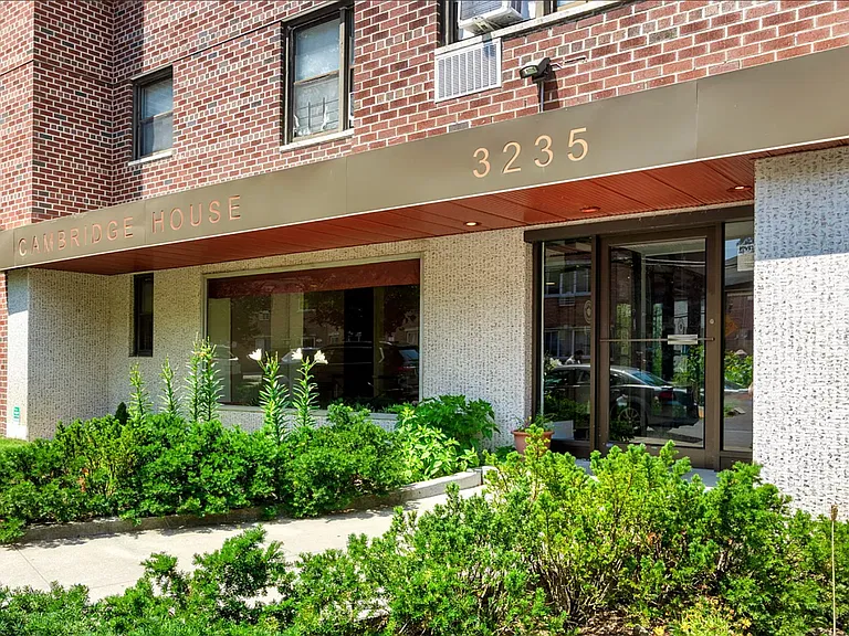 3235 Cambridge Ave #2G — Photo 8