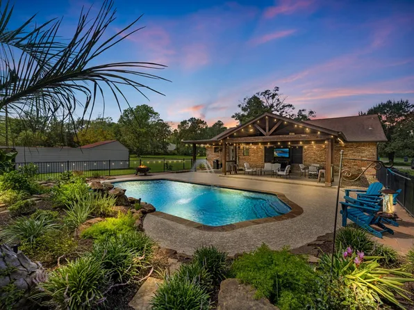 22698 Brook Forest Rd, New Caney, TX 77357