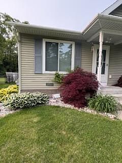 3rd image of 696 W Madison Rd