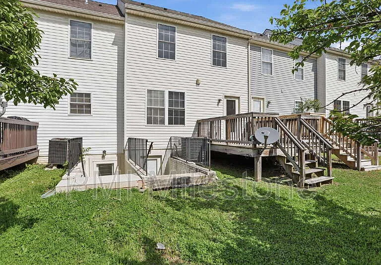 24 Mabel Ln — Photo 33