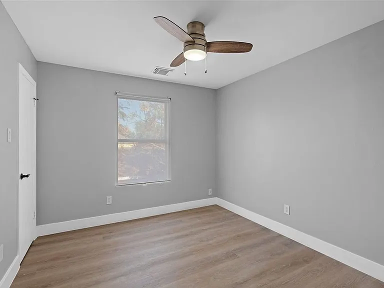 3107 E 13th St — Photo 25