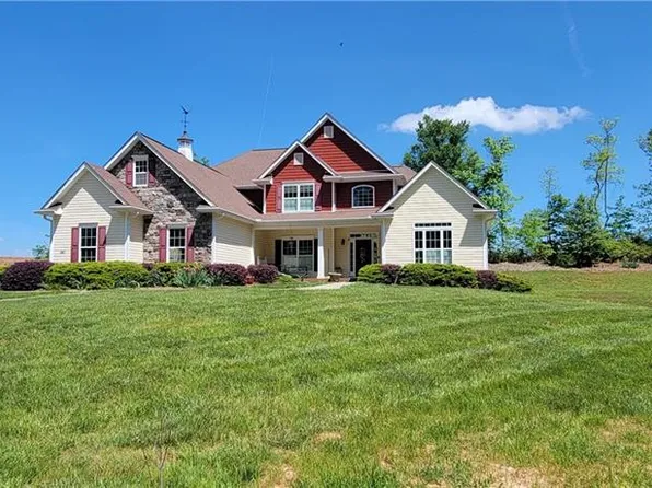 287 Cedar Knoll Dr, Mount Airy, NC 27030