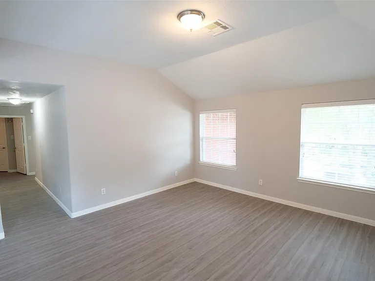 6119 Lakenshire Falls Ln — Photo 21