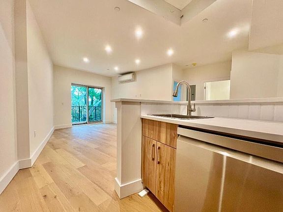 2nd image of 3865 Amboy Rd #3F
