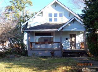 237 13th St, Raymond, WA 98577