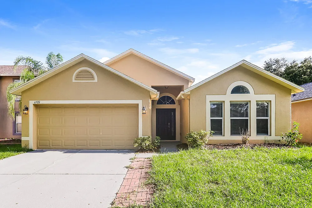 3 bed, 2.0 bath, 1874 sqft, $2,105 — Photo 1