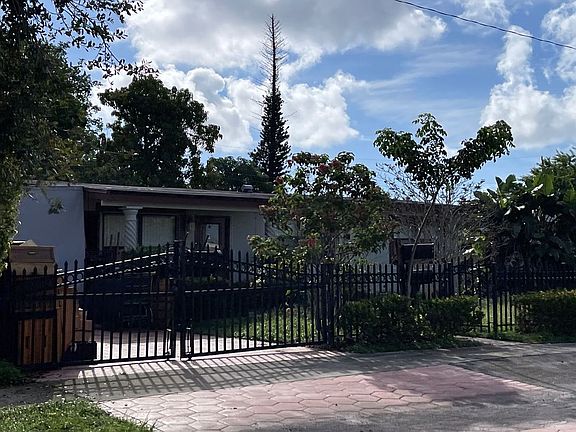 4th image of 1783 Lauderdale Manor Dr #Ft