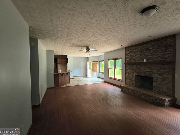 3rd image of 8350 Rock Eagle Rd
