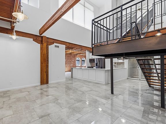 3rd image of 509 Elm St #604