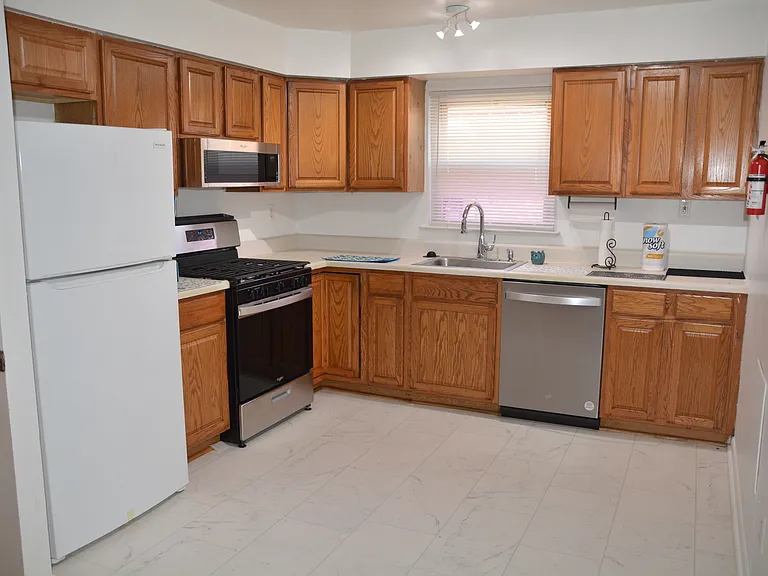 1714 Loney St #2 — Photo 8