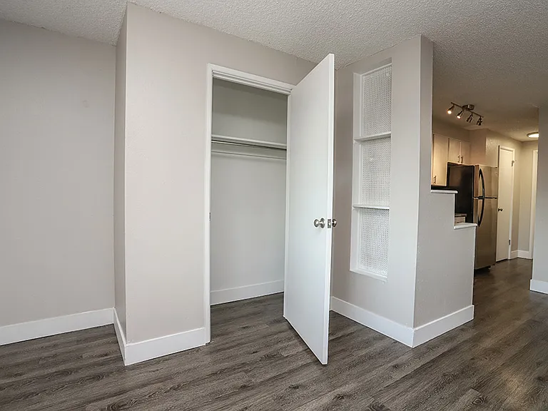 South Washington St Apts — Photo 42