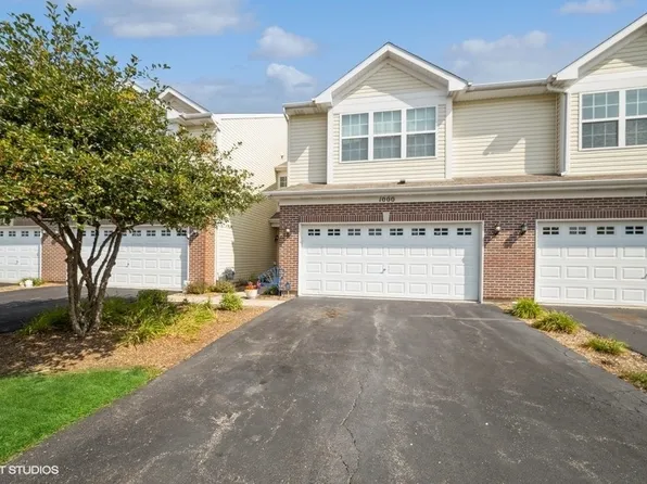 1000 Como Cir Unit 1000, Hampshire, IL 60140