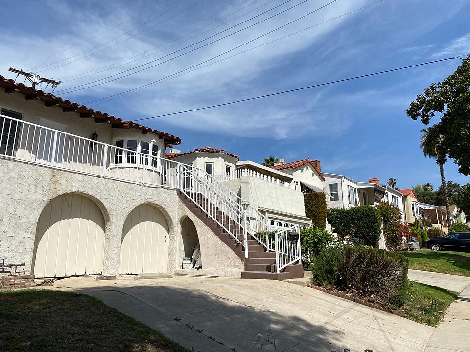 Nice neighborhood, street view.
