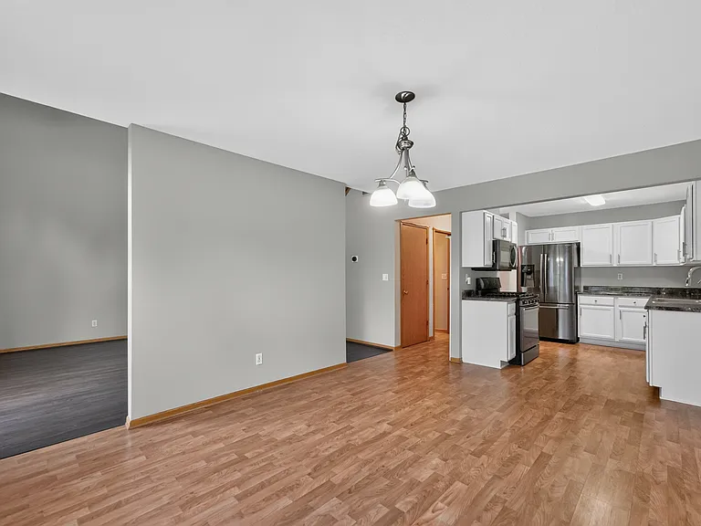 1110 Rose Dr — Photo 10