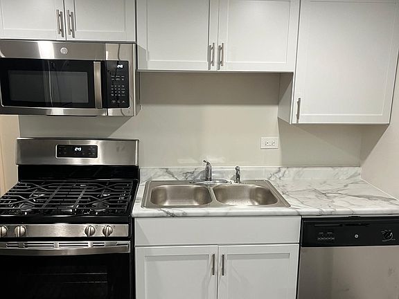 3rd image of 1481 Willow Ave #G