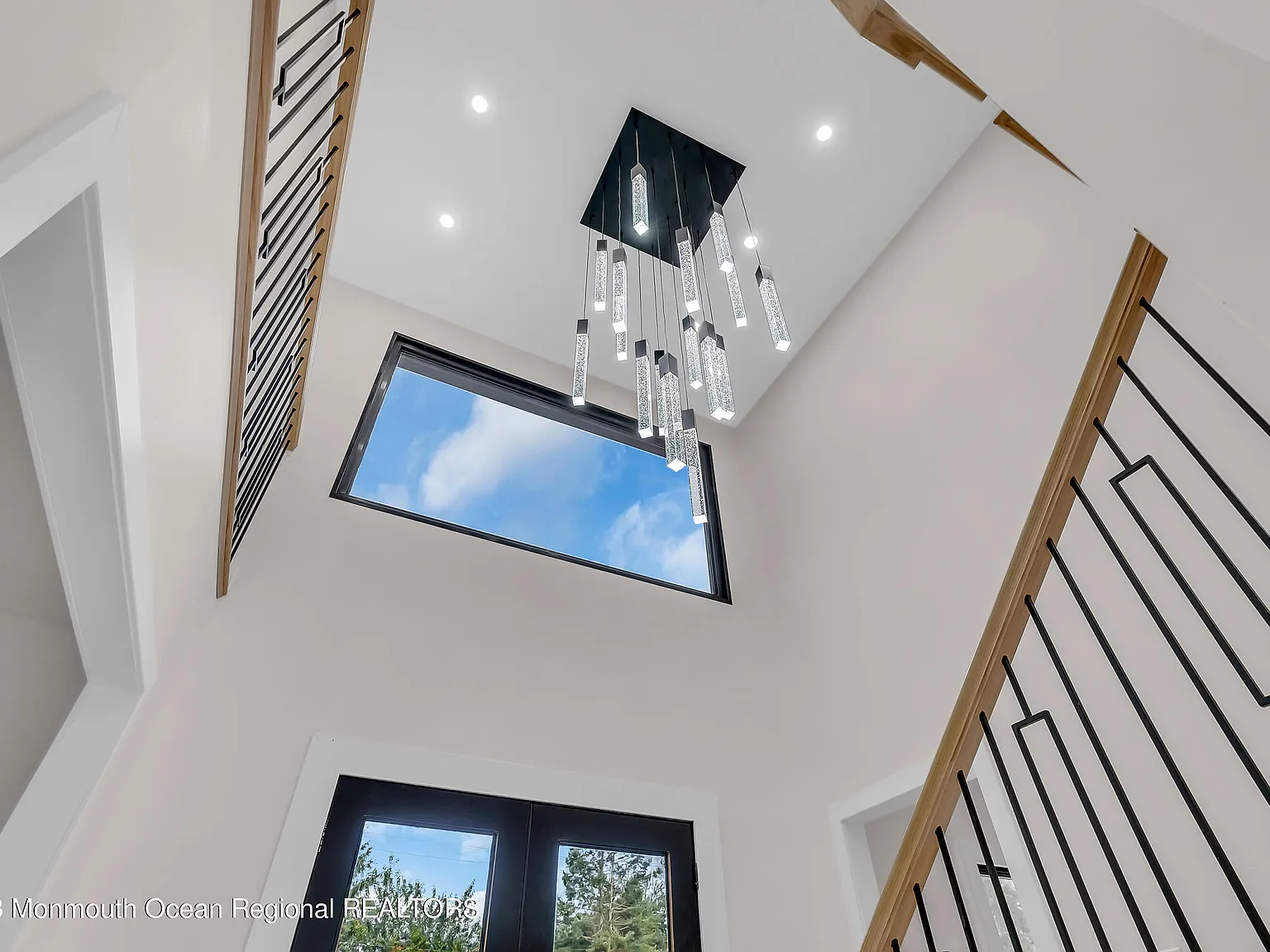 5 bed, 3.5 bath, 2381 sqft, $3,200 — Photo 3