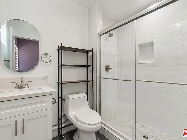1341 N Mariposa Ave — Photo 16