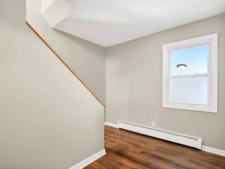 24 Steinhardt Ave — Photo 15