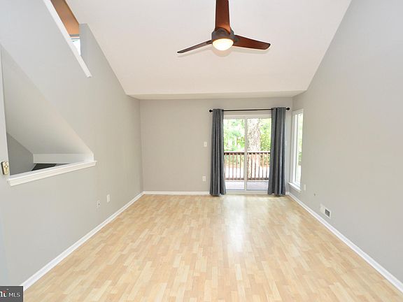 5th image of 340 Woodlake Dr